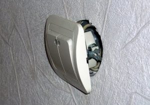 Замена выключателя света в квартире в Арамиле