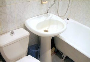 Установка раковины тюльпан в ванной в Арамиле